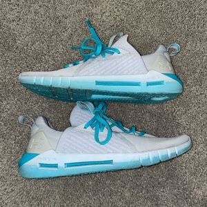 Under Armour Women's HOVR Strt Sneaker